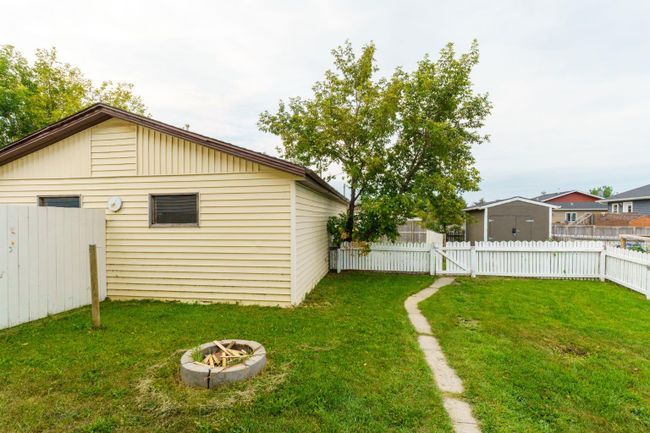 2005 &amp; 2007 25 Avenue, Home with 3 bedrooms, 1 bathrooms and 4 parking in Bowden AB | Image 29