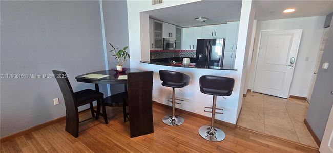 APT-1024 - 7900 Harbor Island Dr, Condo with 1 bedrooms, 2 bathrooms and null parking in North Bay Village FL | Image 19