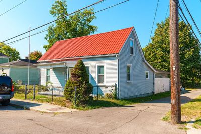 82 N Watt Street, Home with 3 bedrooms, 1 bathrooms and 2 parking in Chillicothe OH | Image 3