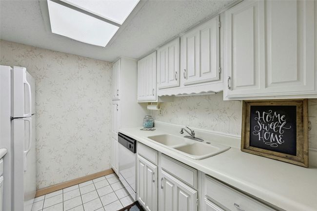 Light and bright kitchen. | Image 8