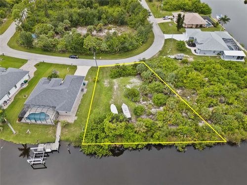 8050 Santa Cruz Dr, Port Charlotte, FL, 33981-5221 | Card Image
