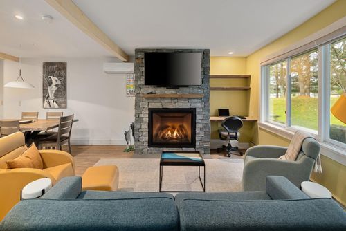 3d-55 Village Green Dr, Stowe, VT, 05672-5467 | Card Image