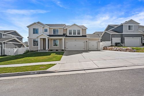 3196 N 1450 E, Layton, UT, 84040-7319 | Card Image