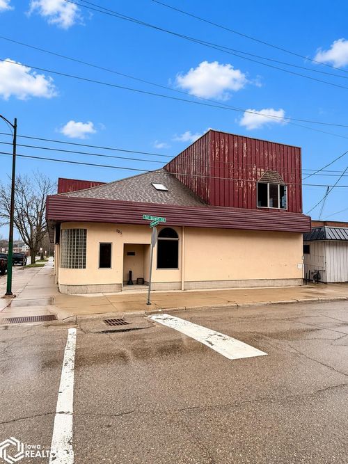 125 1st St Se, Mason City, IA, 50401-3901 | Card Image