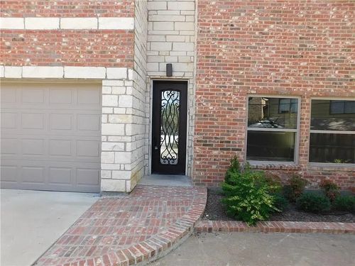 2240 Jackson Cir, Carrollton, TX, 75006-1636 | Card Image