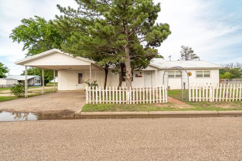 1402 E 5th St, Petersburg, TX, 79250-1107 | Card Image