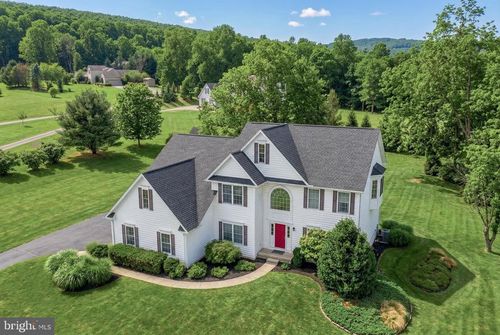 833 Stonybrook Ln, Lewisberry, PA, 17339-8920 | Card Image