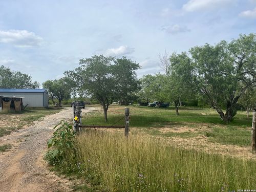 130 Trails End, Pleasanton, TX, 78064-6528 | Card Image