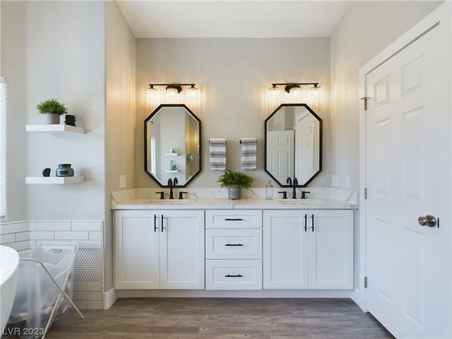 Primary Bathroom | Image 27