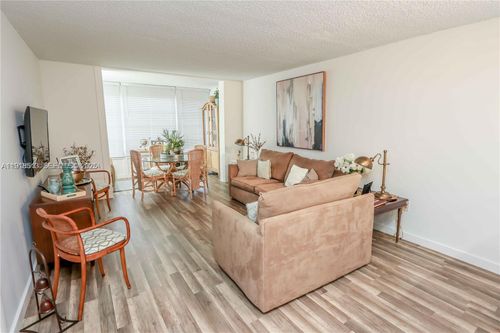 212-9150 Lime Bay Blvd, Tamarac, FL, 33321-8658 | Card Image