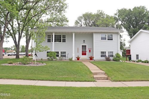 1915 N Bell St, Bismarck, ND, 58501-1535 | Card Image