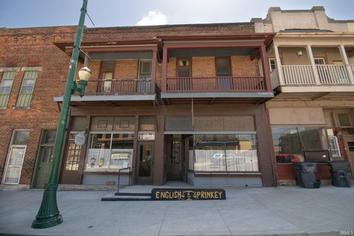 311-309-311 W Oak St, Union City, IN, 47390-1417 | Card Image