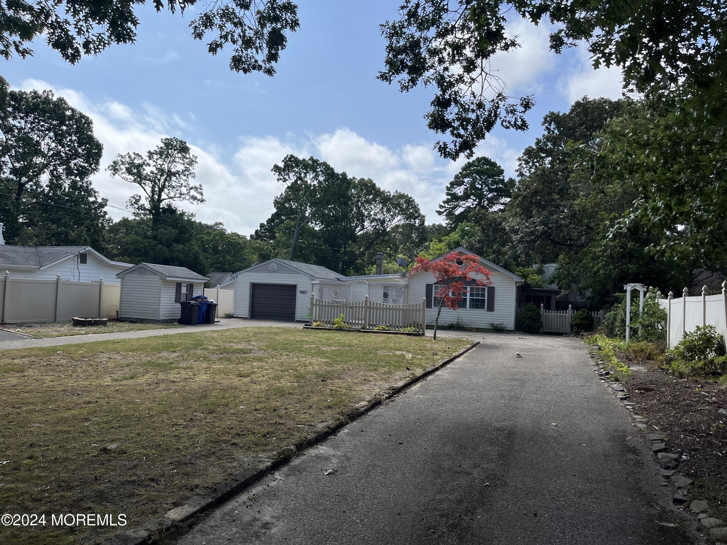 Barnegat Ave, Toms River, NJ 08753