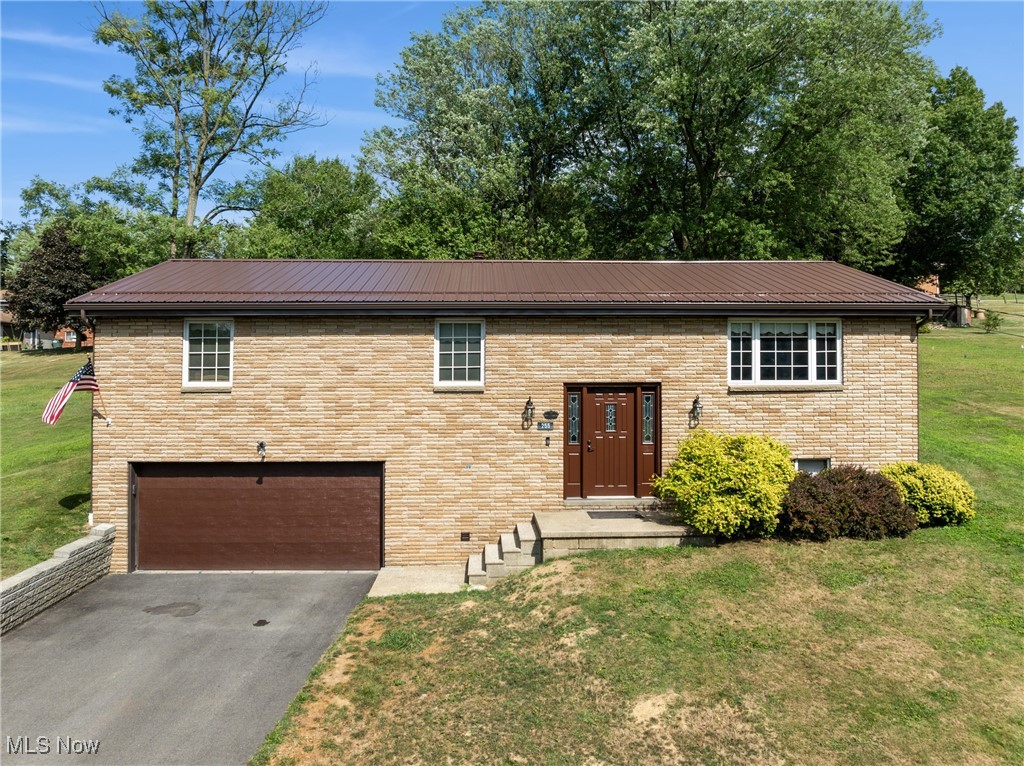 Harold St, Steubenville, OH 43952
