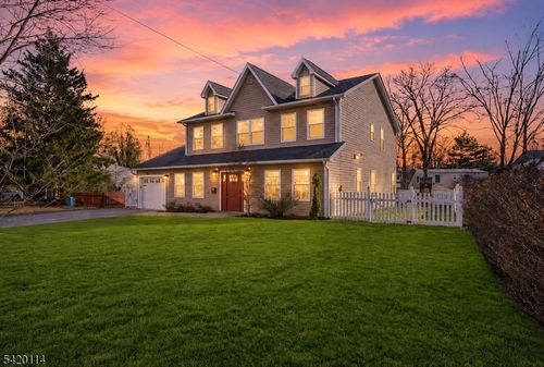 44 Manor Rd, Livingston, NJ, 07039-3847 | Card Image