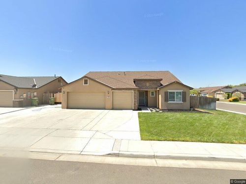 755 Lilac Ln, Dinuba, CA, 93618-8063 | Card Image