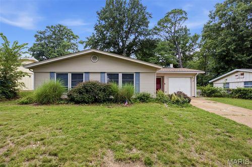 2953 Caspian Ln, Saint Louis, MO, 63125-5205 | Card Image