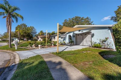 306 Inlet Court, House other with 3 bedrooms, 2 bathrooms and null parking in Clearwater FL | Image 3