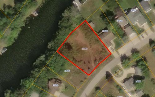 10680 Emerald Dr, Cement City, MI, 49233-9037 | Card Image