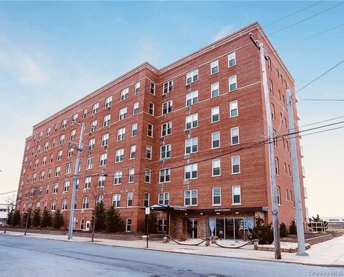 5d-560 W Broadway, Long Beach, NY, 11561-3007 | Card Image