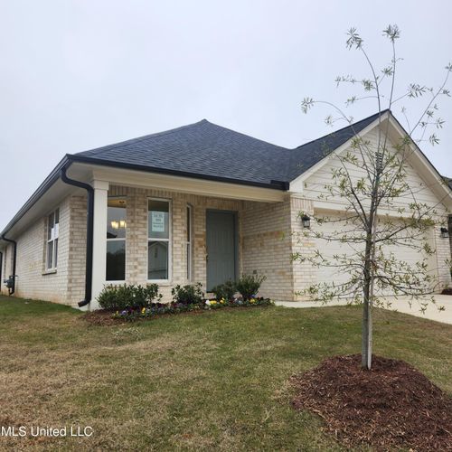 7899 Gardendale Dr, Olive Branch, MS, 38654-9443 | Card Image