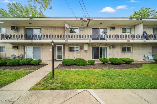 1372 Golden Gate Boulevard, Mayfield Heights, OH, 44124 | Card Image