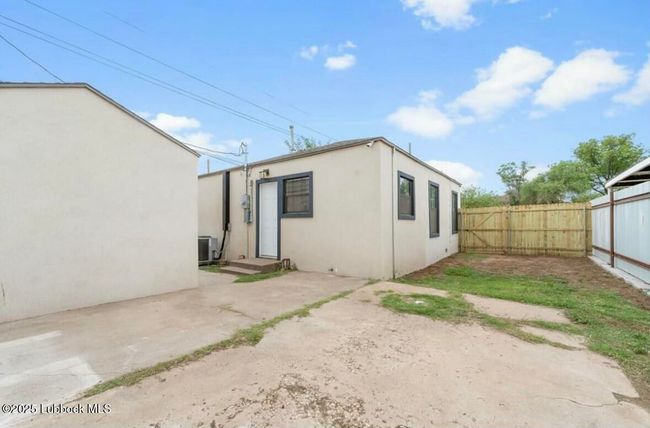 1502 30 Th St, House other with 2 bedrooms, 1 bathrooms and null parking in Lubbock TX | Image 12