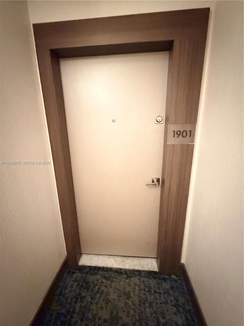 1901-3701 N Country Club Dr, Aventura, FL, 33180-1720 | Card Image
