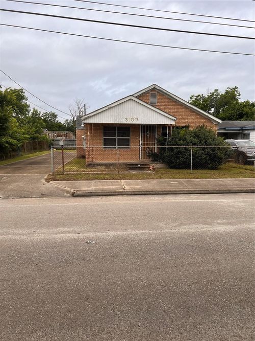3103 Altoona St, Houston, TX, 77026-5829 | Card Image