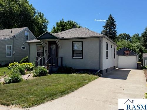 447 Jefferson Ave, North Mankato, MN, 56003-2150 | Card Image