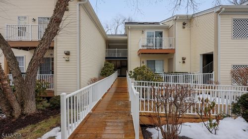 27-27 Potomac Dr, Basking Ridge, NJ, 07920-3189 | Card Image