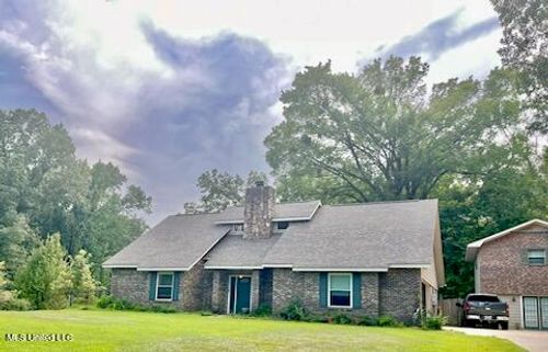 135 Westwood Dr, Vicksburg, MS, 39183-9572 | Card Image