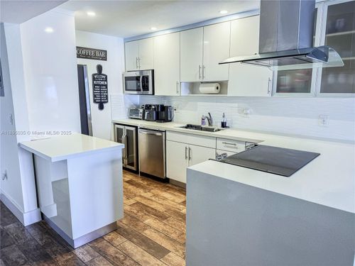 apt-403-7830 Dickens Ave, Miami Beach, FL, 33141-2056 | Card Image