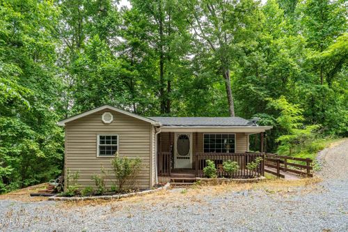131 Shalom Dr, Elizabethton, TN, 37643-5731 | Card Image