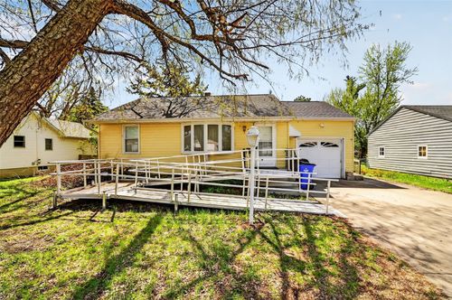 721 36th Street Ne, Cedar Rapids, IA, 52402 | Card Image