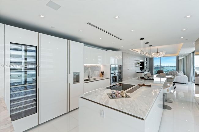 UNIT-1001 - 10203 Collins Ave, Condo with 3 bedrooms, 5 bathrooms and null parking in Bal Harbour FL | Image 9