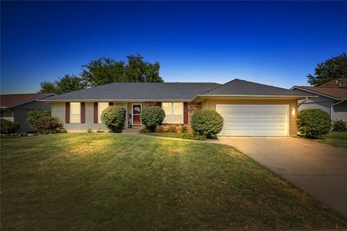 1614 Homewood Ln Ne, Cedar Rapids, IA, 52402-1041 | Card Image