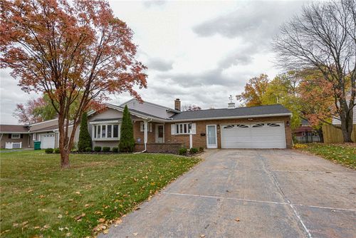 90 Mariposa Dr, Gates, NY, 14624-2522 | Card Image