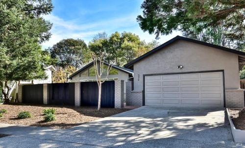 572 Este Madera Drive, Sonoma, CA, 95476 | Card Image