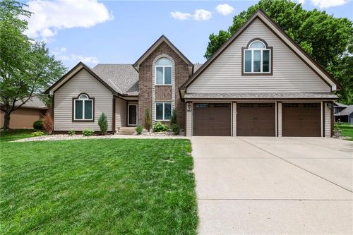 3917 Sw Windjammer Ct, Lee's Summit, MO, 64082-4044 | Card Image