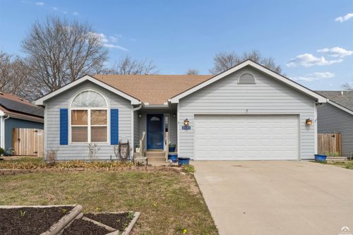 2132 E 26th St, Lawrence, KS, 66046-5621 | Card Image
