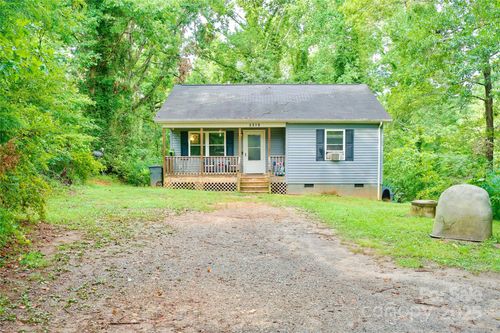 2379 Pea Ridge Rd, Mill Spring, NC, 28756-5724 | Card Image