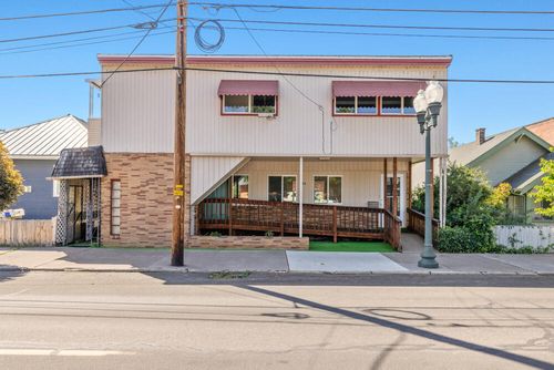 1146 Pine St, Klamath Falls, OR, 97601-5828 | Card Image