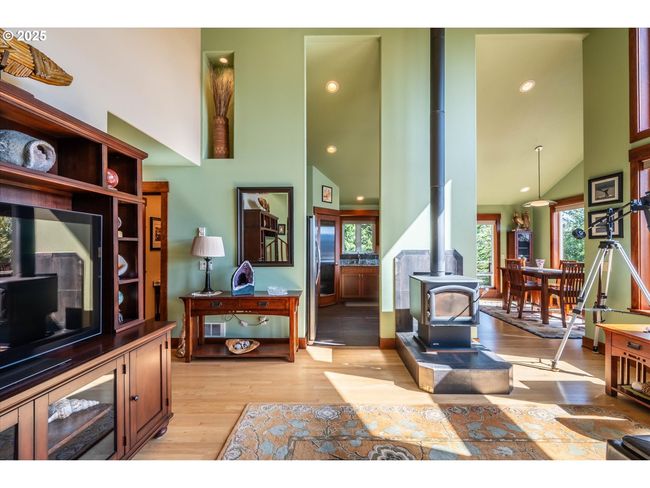 Living Room | Image 9