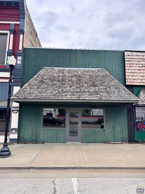 611 Topeka Ave, Lyndon, KS, 66451-9869 | Card Image