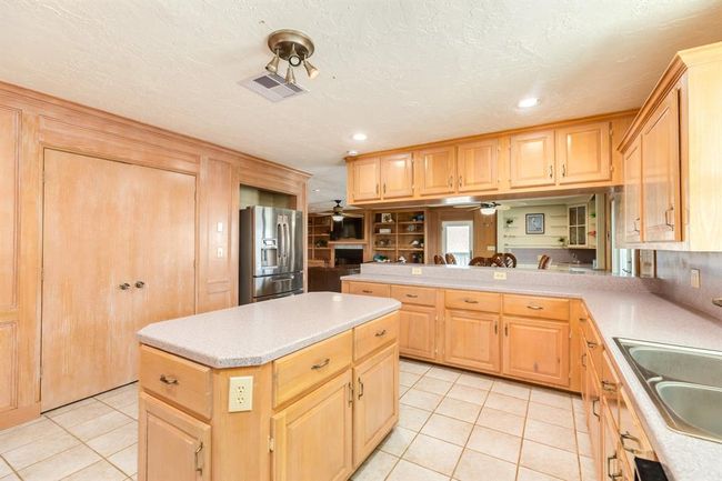 247 Schooner Dr, House other with 3 bedrooms, 2 bathrooms and 5 parking in Freeport TX | Image 18