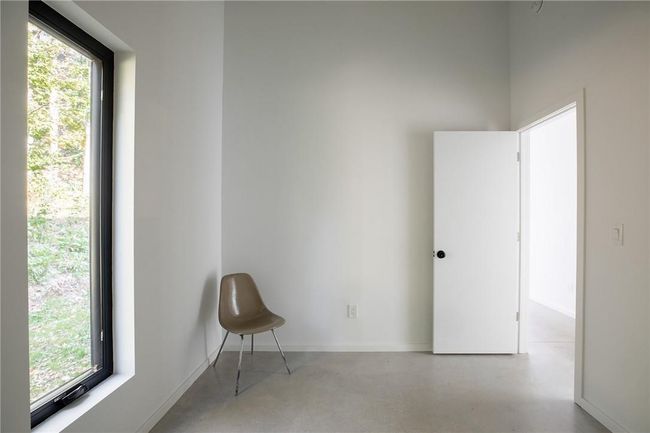 Empty room featuring a healthy amount of sunlight | Image 12
