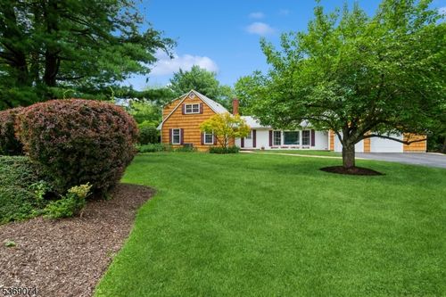 1097 Cambridge Ln, Bridgewater, NJ, 08807-1216 | Card Image