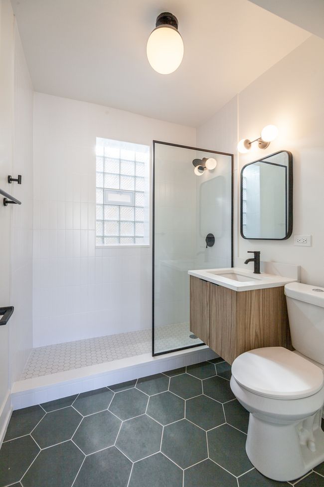 2 - 2313 N Albany Ave, Condo with 2 bedrooms, 1 bathrooms and null parking in CHICAGO IL | Image 9