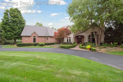 3027 Tall Timbers Drive, Home with 5 bedrooms, 5 bathrooms and null parking in Milford Twp MI | Image 1